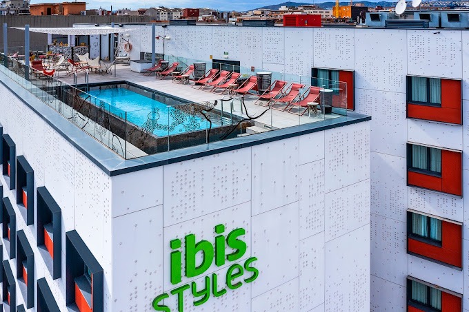 HOTEL IBIS BOGATELL, roof top brazen